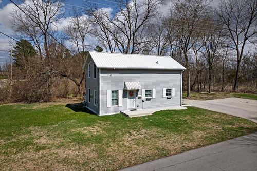 108 E 4th Ave, Brodhead, WI, 53520-1034 | Card Image
