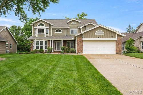 911 Hemingway Ln, Weldon Spring, MO, 63304-8605 | Card Image