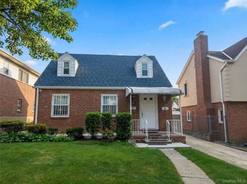 2nd-fl-79-38 209th St, Oakland Gardens, NY, 11364-3247 | Card Image