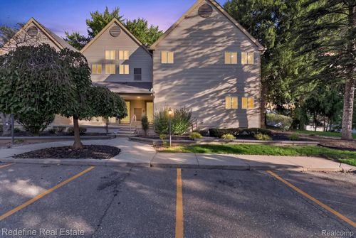 9-27971 Rollcrest Rd, Farmington Hills, MI, 48334-4062 | Card Image