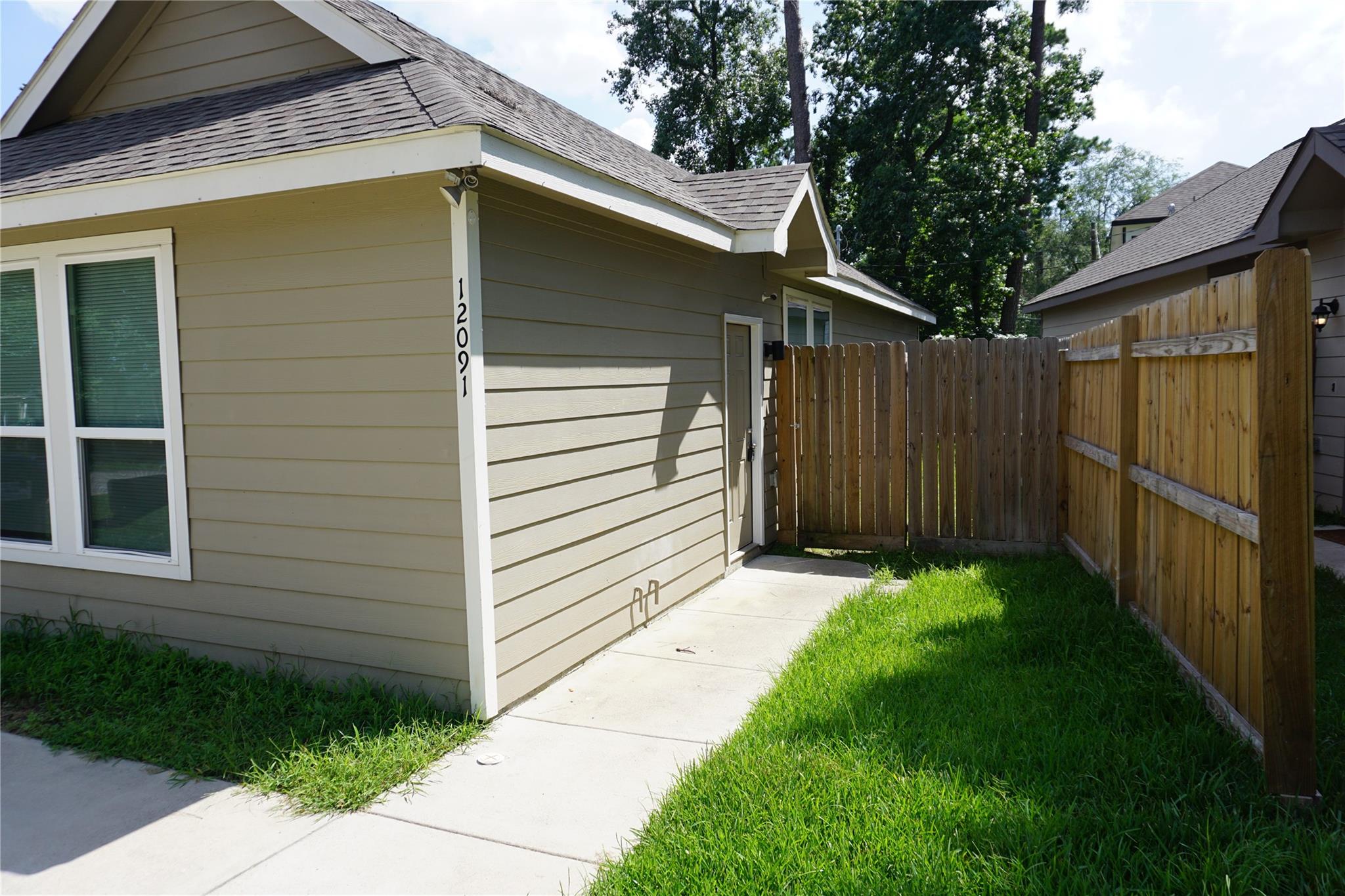 Residential Lease in Willis 2