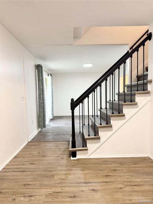 3095 Rolling Green Cir S, Rochester Hills, MI, 48309-1251 | Card Image