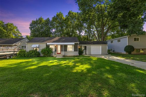 3440 Mills Acres St, Flint, MI, 48506-2172 | Card Image