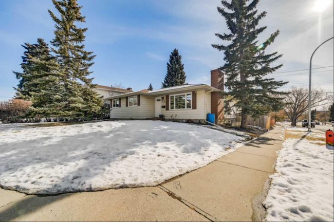 7383 Silver Springs Road Nw, Home with 5 bedrooms, 2 bathrooms and 4 parking in Calgary AB | Image 2