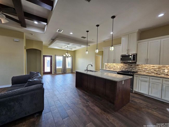 110 N Tejas Ave, House other with 3 bedrooms, 3 bathrooms and null parking in Encinal TX | Image 11
