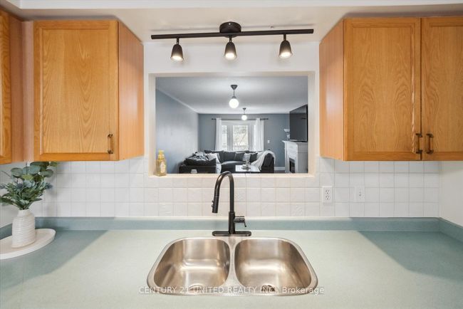 1343 Eagle Cres, House attached with 3 bedrooms, 2 bathrooms and 2 parking in Peterborough ON | Image 14