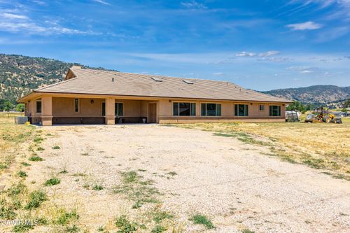 28900 Bear Valley Rd, Tehachapi, CA, 93561-9661 | Card Image