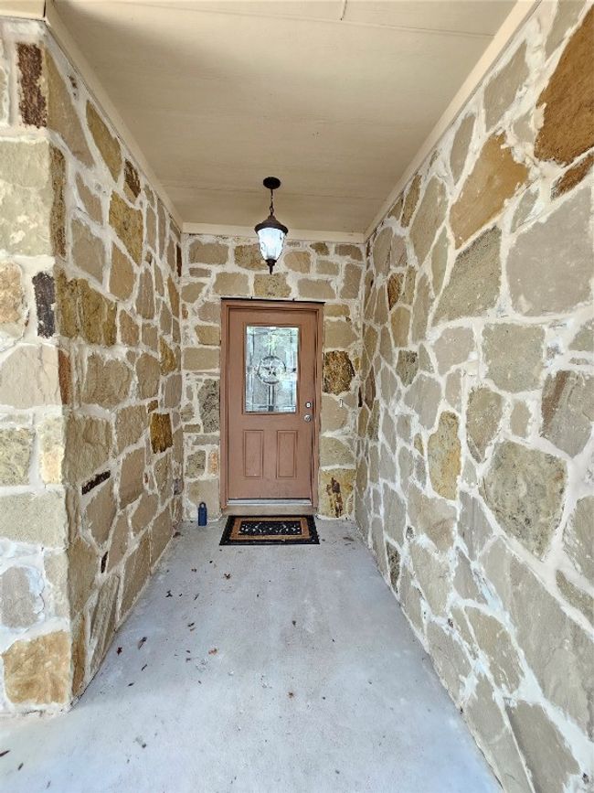 2106 Red Fox Rd, House other with 3 bedrooms, 2 bathrooms and 2 parking in Austin TX | Image 6