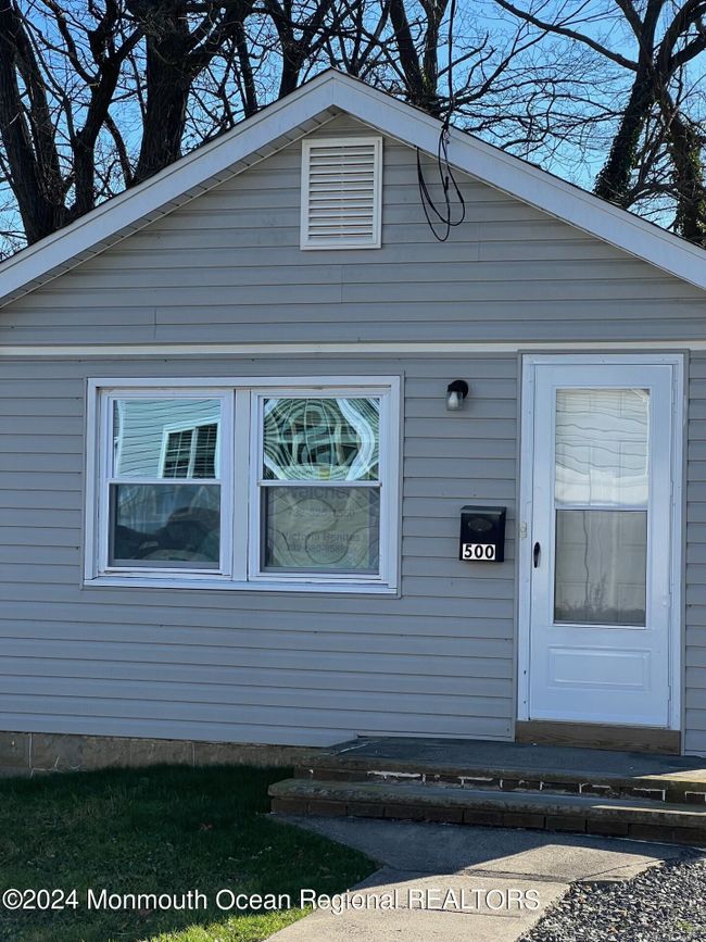 197 Cleveland Avenue, For Sale in Laurence Harbor Zoocasa