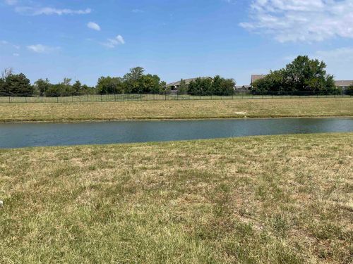 8482 E Deer Run St, Bel Aire, KS, 67226-3171 | Card Image