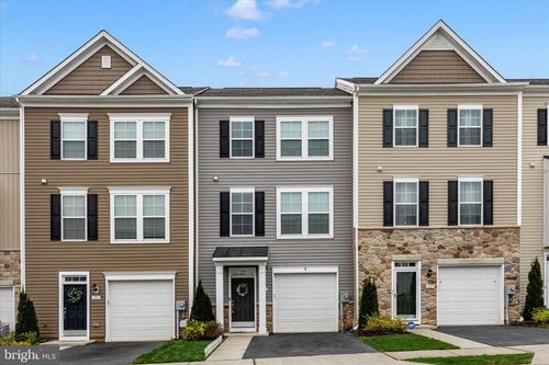 205 Union Ridge Dr, CHARLES TOWN, WV, 25414-5682 | Card Image