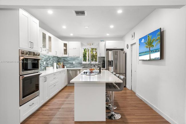 7940 Hawthorne Ave, House other with 4 bedrooms, 2 bathrooms and null parking in Miami Beach FL | Image 17
