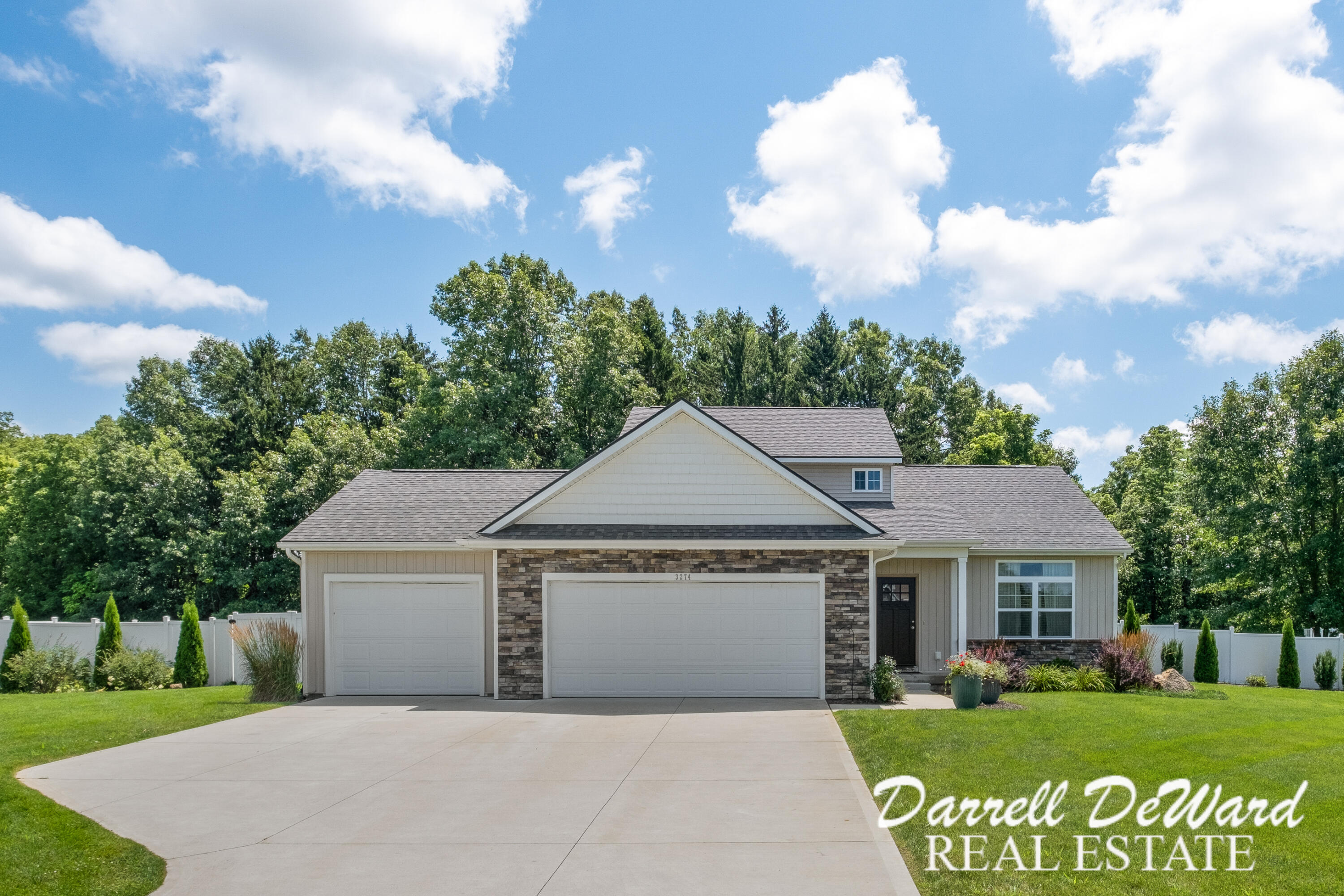 Signal Point Dr, Allegan, MI 49010