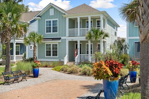 1331 Stanfield Ave W, Mount Pleasant, SC, 29464-5097 | Card Image