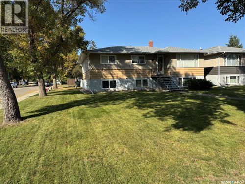 1200 12th Ave E, Regina, SK, S4N0M5 | Card Image