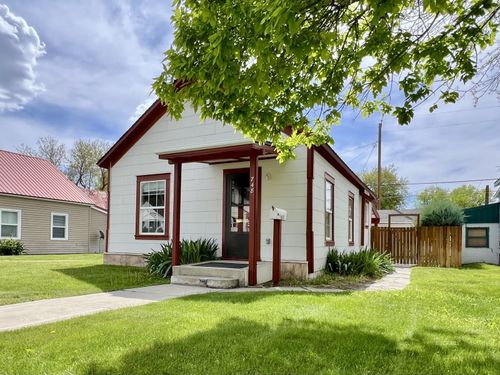 748 Juniper St, Elko, NV, 89801-3335 | Card Image