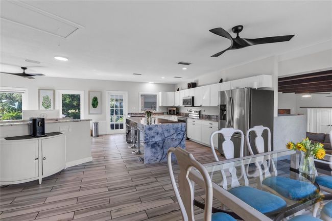 3425 W Forest Lake Cir, House other with 6 bedrooms, 4 bathrooms and null parking in SARASOTA FL | Image 8