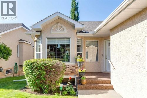 121 Sierra Morena Green Sw, Calgary, AB, T3H3E4 | Card Image
