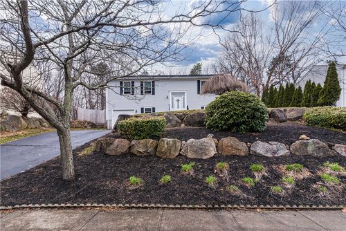 67 Remington Farm Dr, Coventry, RI, 02816-8276 | Card Image