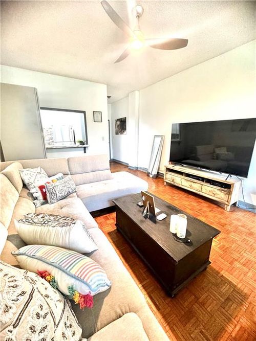 520-3060 Pharr Court North Nw, Atlanta, GA, 30305-2029 | Card Image