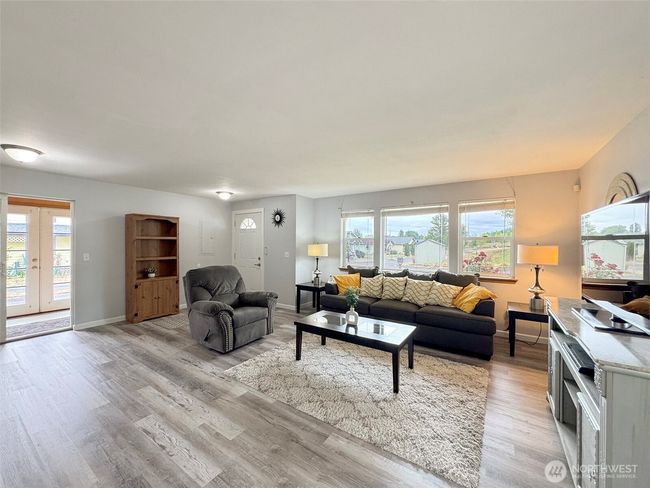 Sunny open living area | Image 7