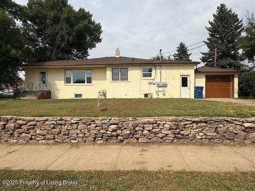 507 2nd St E, Dickinson, ND, 58601-5315 | Card Image