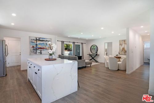 15405 Covello St, Van Nuys, CA, 91405-1489 | Card Image