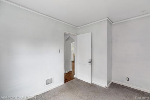 15431 Cruse St, Detroit, MI, 48227-3228 | Card Image