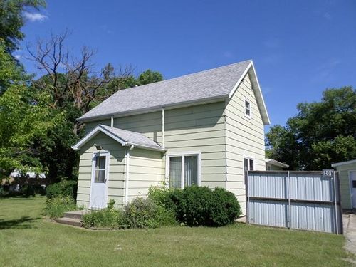201 Greenwood St E, Thief River Falls, MN, 56701-4032 | Card Image