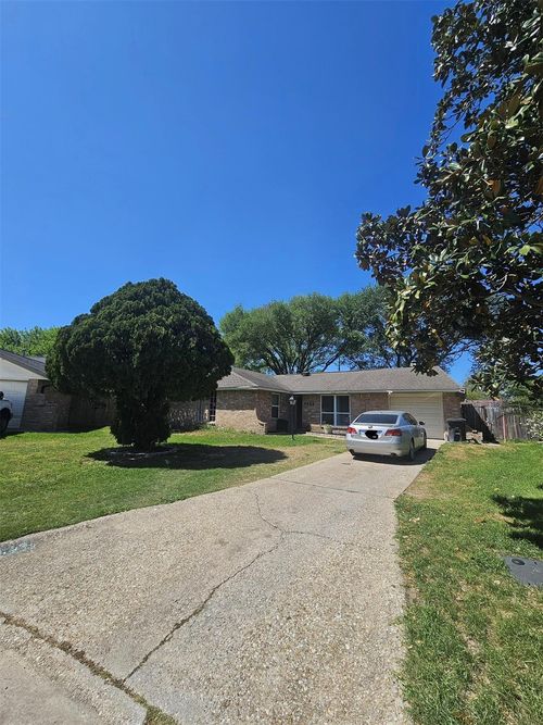 7422 Yellow Pine Dr, Houston, TX, 77040-1853 | Card Image