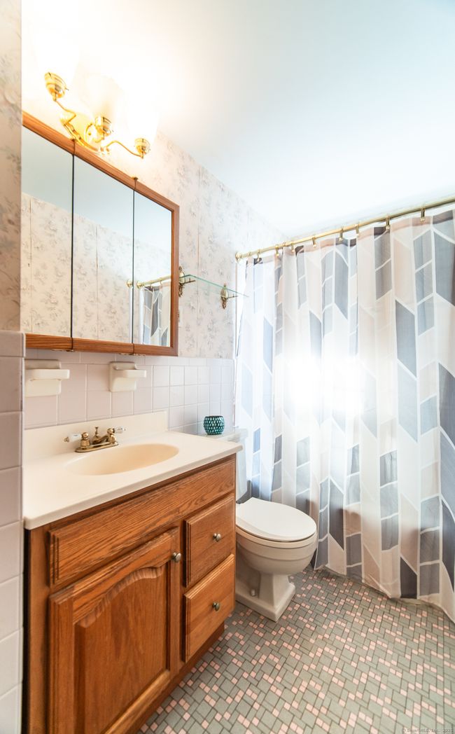 69 Essex Rd, House other with 4 bedrooms, 2 bathrooms and null parking in Old Saybrook CT | Image 21