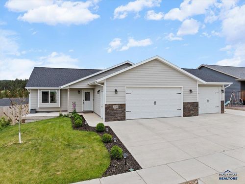 2680 Meadows Dr, Sturgis, SD, 57785-1702 | Card Image