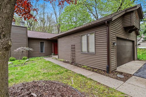 2429 Highpointe Dr, Kalamazoo, MI, 49008-2074 | Card Image