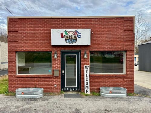 1539 W Main St, Livingston, TN, 38570-2231 | Card Image