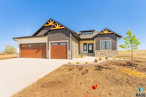 2516 E Chestnut Trl, Brandon, SD, 57005 | Card Image