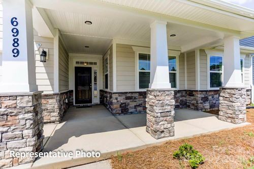 589-8644 Acadia Pkwy, Sherrills Ford, NC, 28673-8237 | Card Image