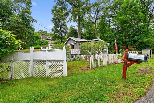 9 Mimosa St, Lake Peekskill, NY, 10537-1406 | Card Image