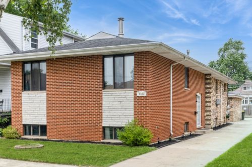 9302 S Albany Ave, Evergreen Park, IL, 60805-2420 | Card Image