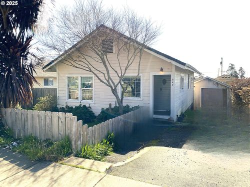 543 Spruce St, Brookings, OR, 97415-0407 | Card Image