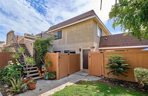 16630 Shenandoah Ave, Cerritos, CA, 90703-2922 | Card Image