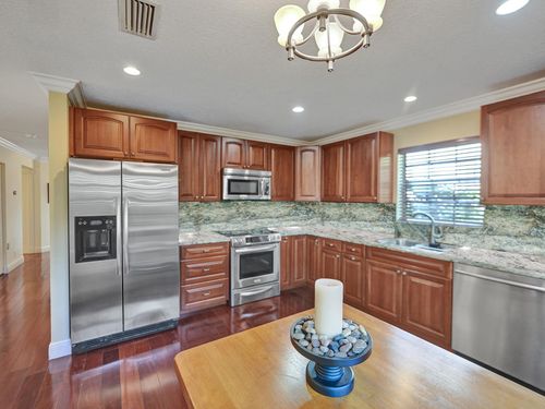 9113 Vineyard Lake Dr, Plantation, FL, 33324-1110 | Card Image