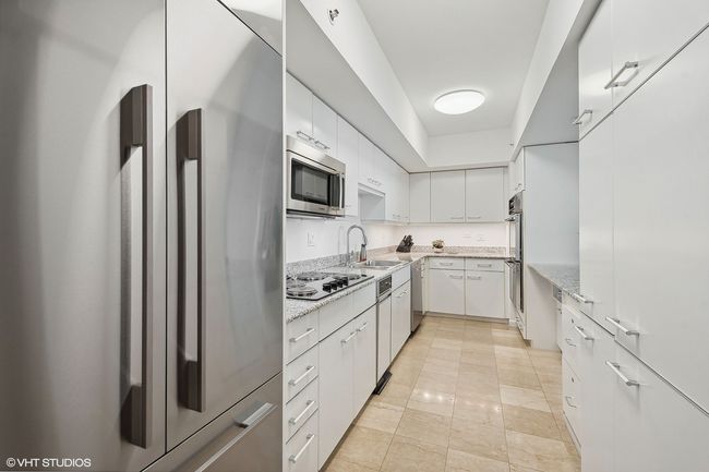 APT-5305 - 132 E Delaware Pl, Condo with 2 bedrooms, 2 bathrooms and 2 parking in Chicago IL | Image 8
