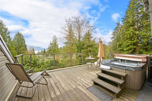 4622 Cove Cliff Rd, North Vancouver, BC, V7G1H6 | Card Image