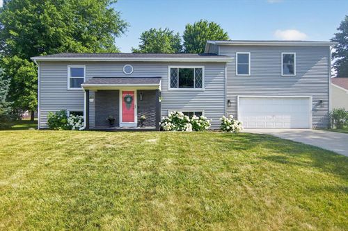 438 South St, Blissfield, MI, 49228-1038 | Card Image
