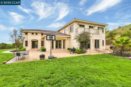 2851 Spring Creek Ln, Walnut Creek, CA, 94598-4563 | Card Image