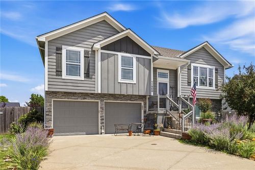 11500 E 207th Cir, Peculiar, MO, 64078-7837 | Card Image