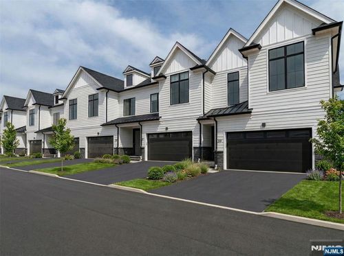 18 Feldman Ter, North Haledon, NJ, 07508-3017 | Card Image