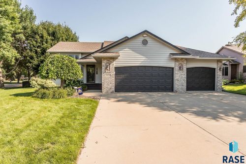 3231 S Grace Ave, Sioux Falls, SD, 57103-7245 | Card Image
