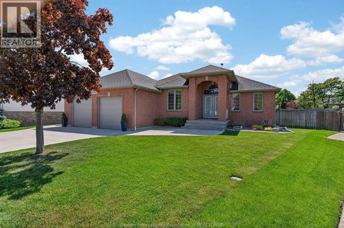4767 Shadetree, Windsor, ON, N9G2T9 | Card Image