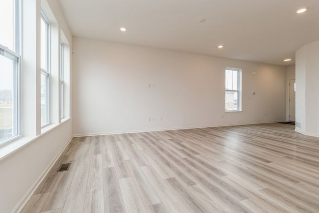 25624 W Springview Dr, Home with 3 bedrooms, 3 bathrooms and null parking in Plainfield IL | Image 6